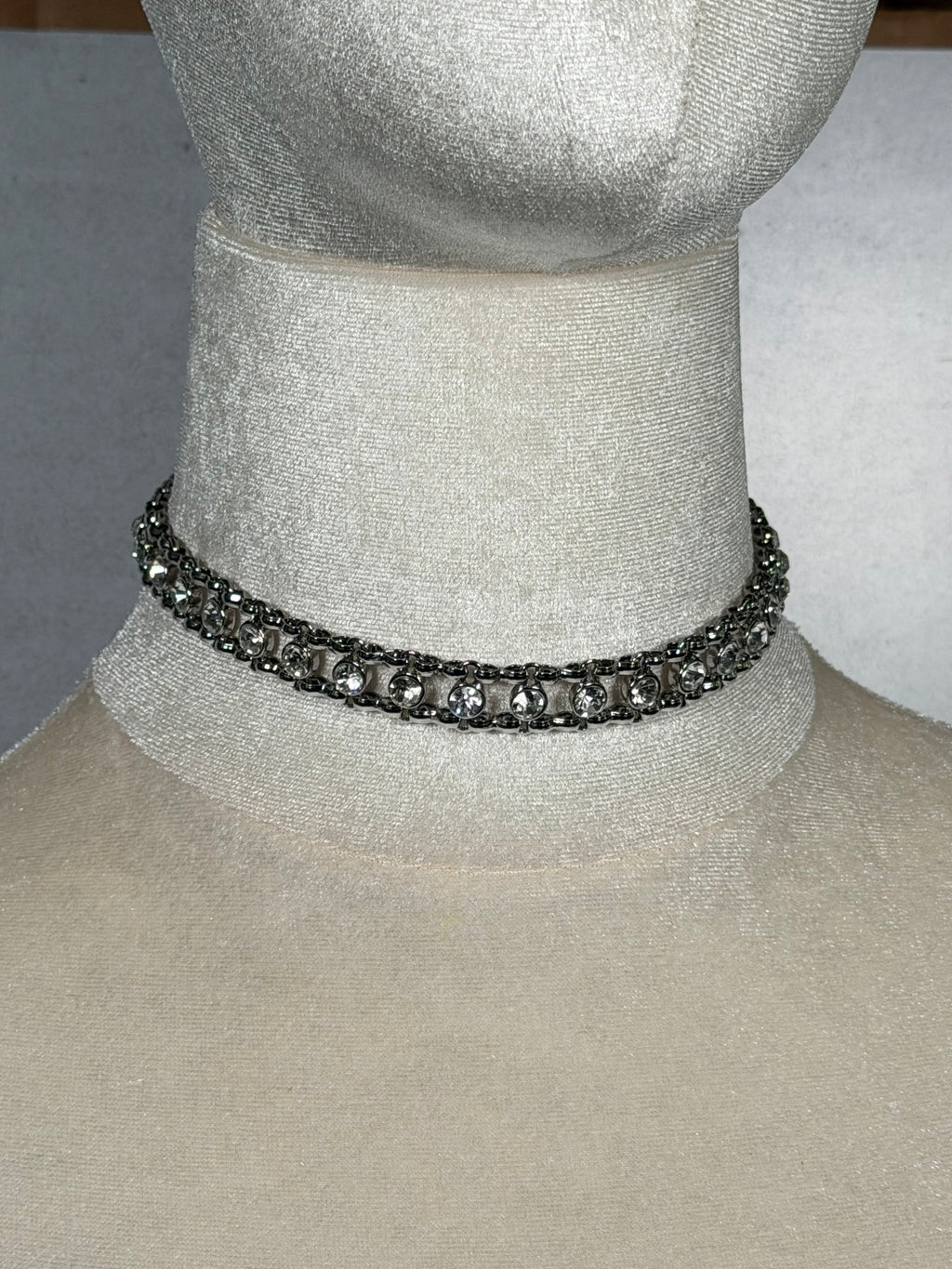 Crystal Link Choker (Silver)