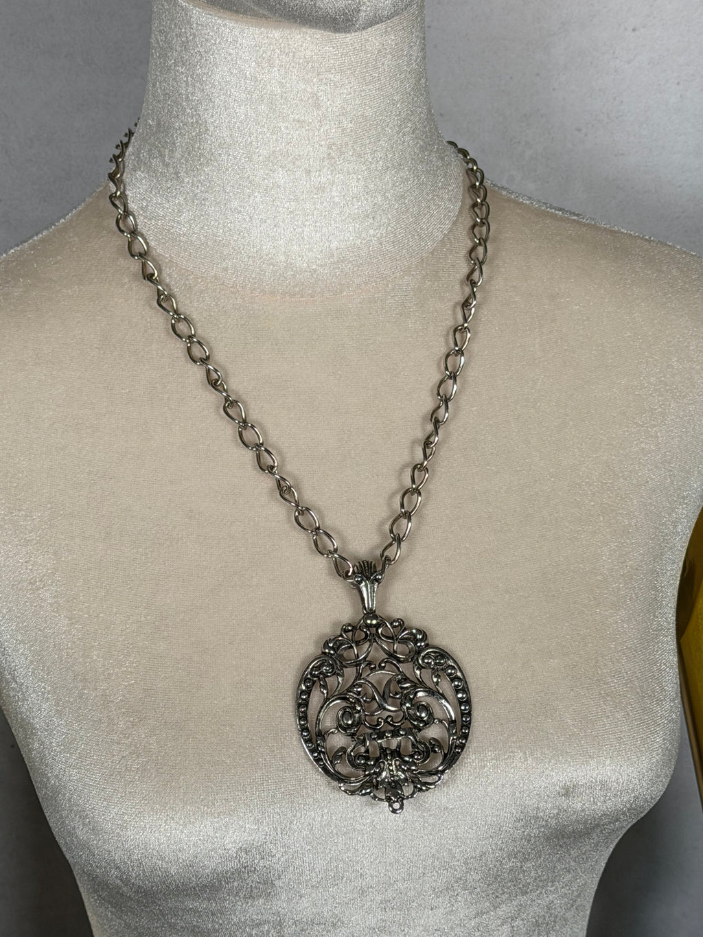 Avon Filigree Necklace