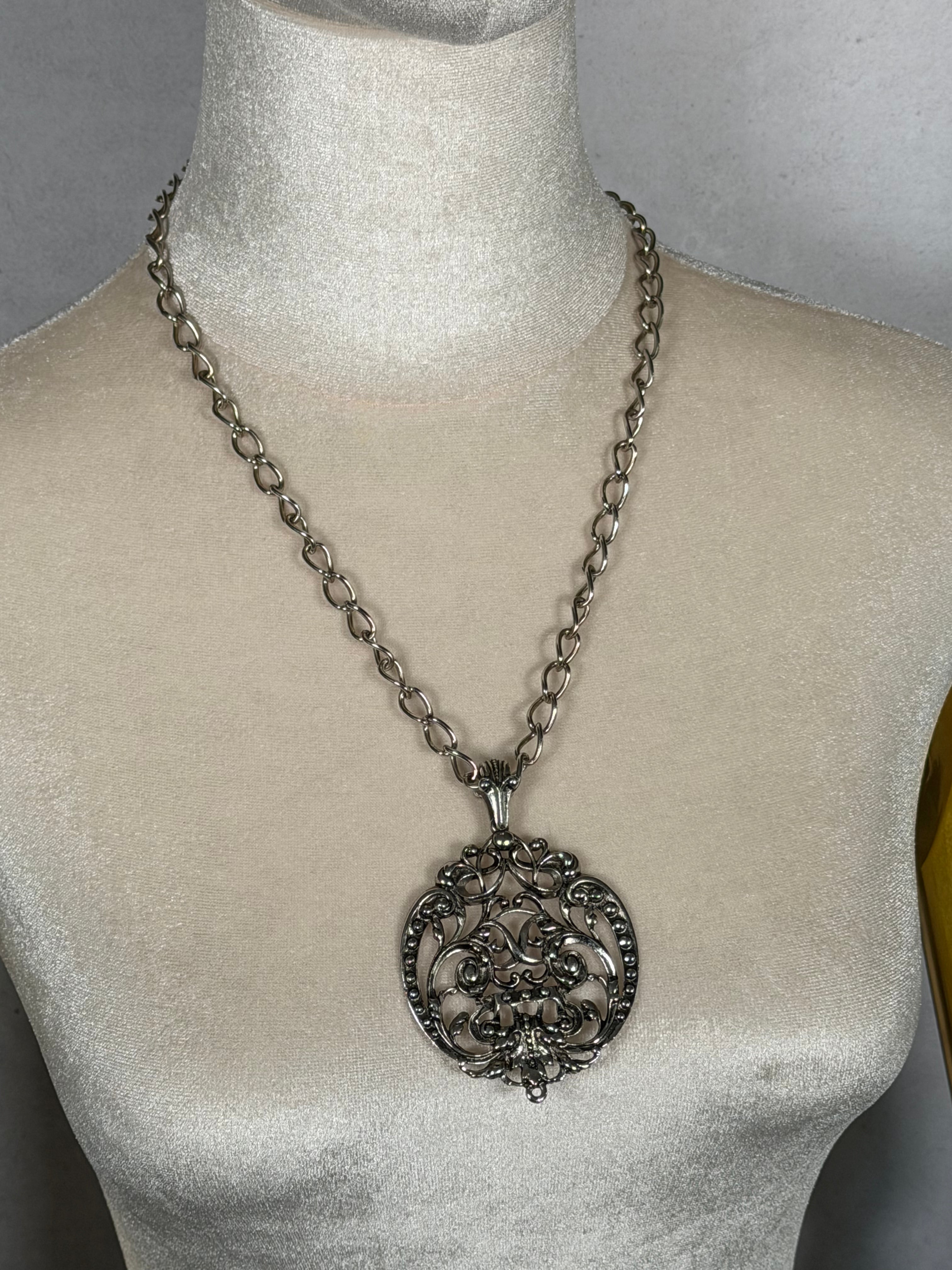 Avon Filigree Necklace