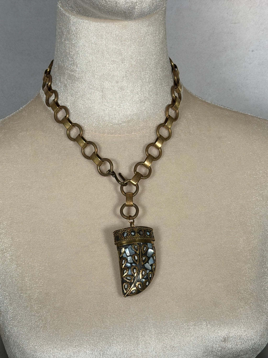 Archive Chain No. 002 — Pearl Horn Pendant