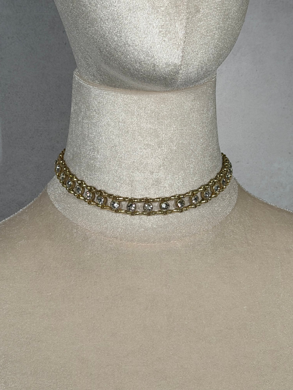 Crystal Link Choker (Shiny Gold)