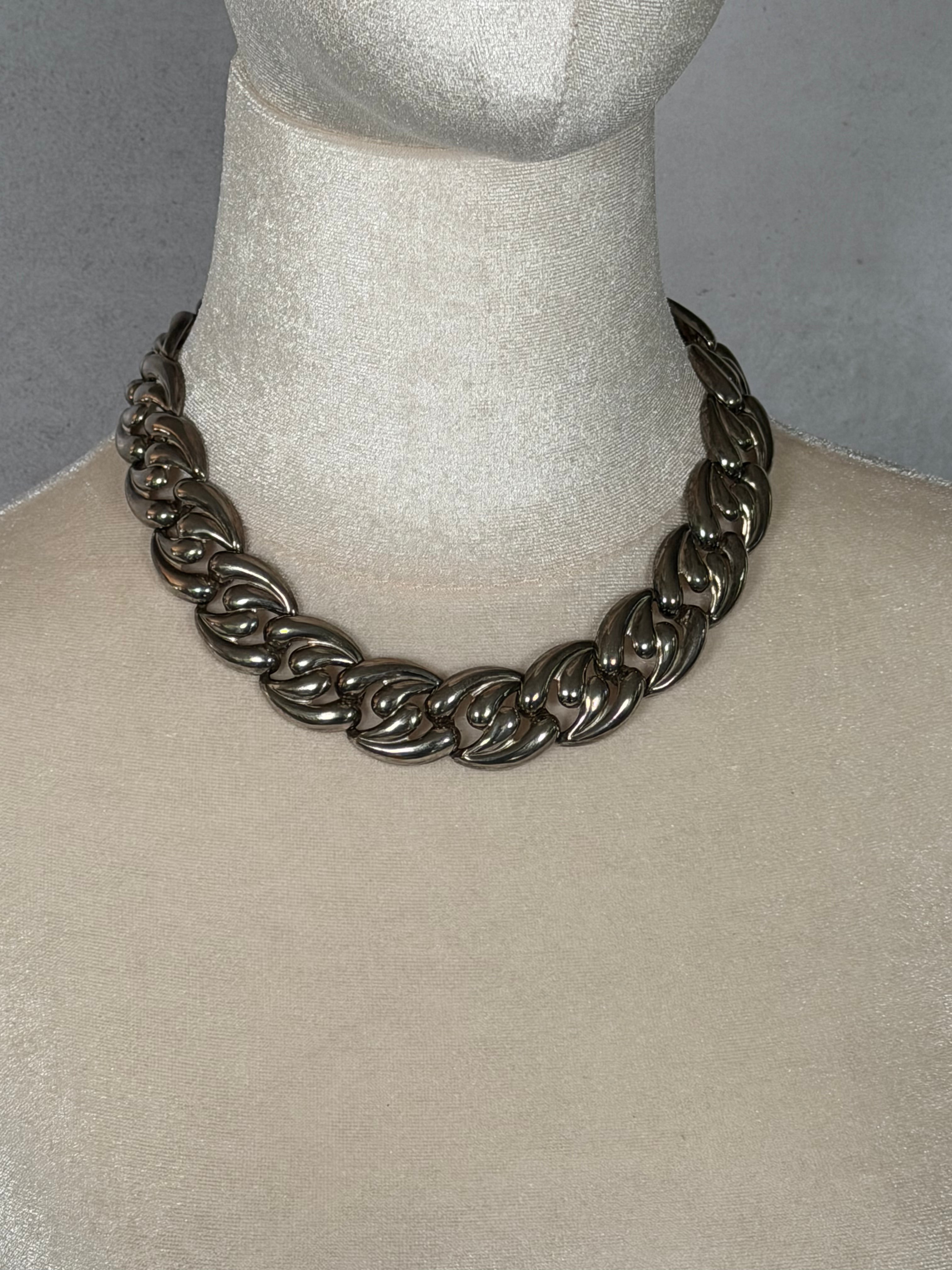 Vintage Wave Collar