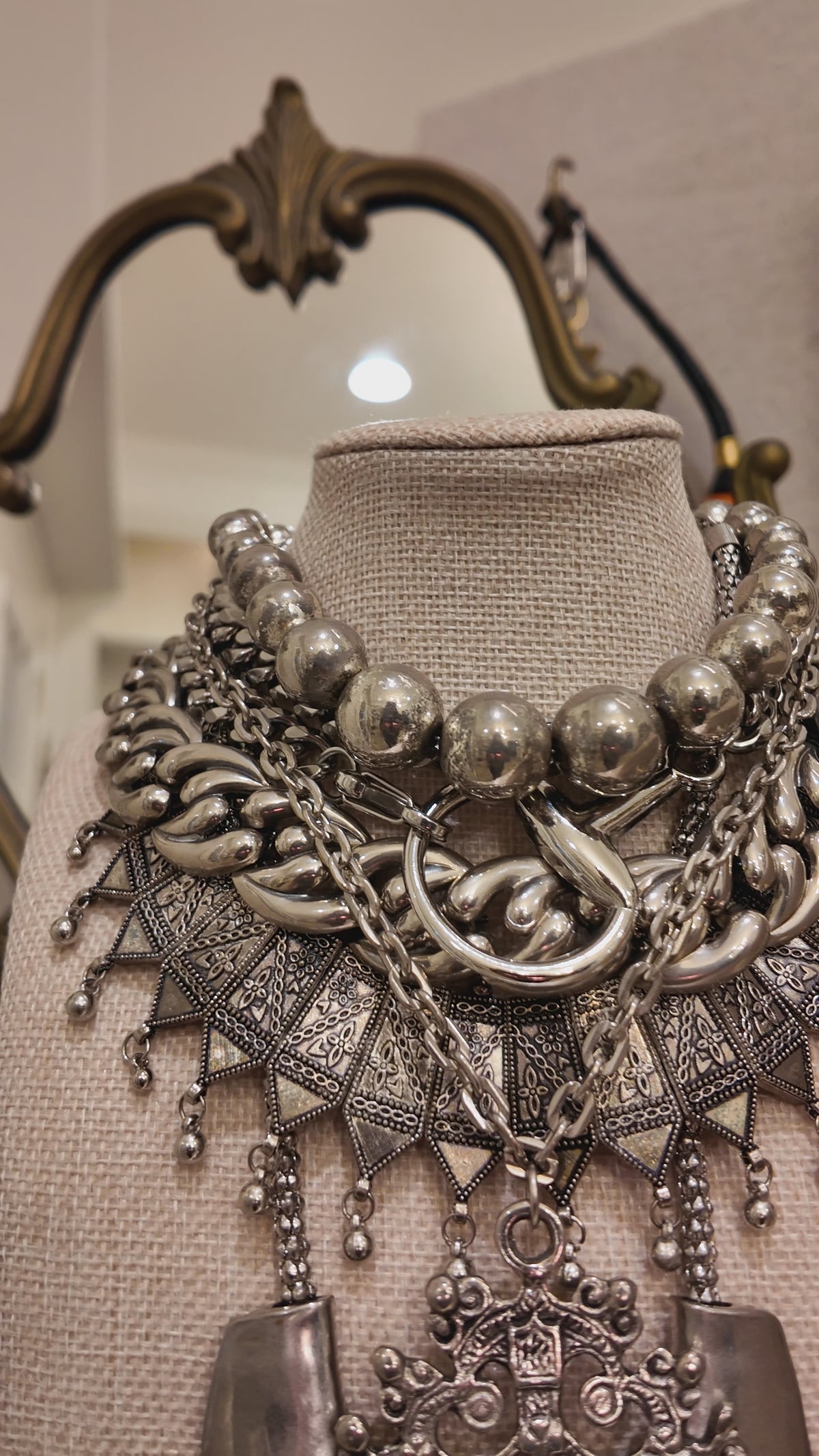 Vintage Wave Collar